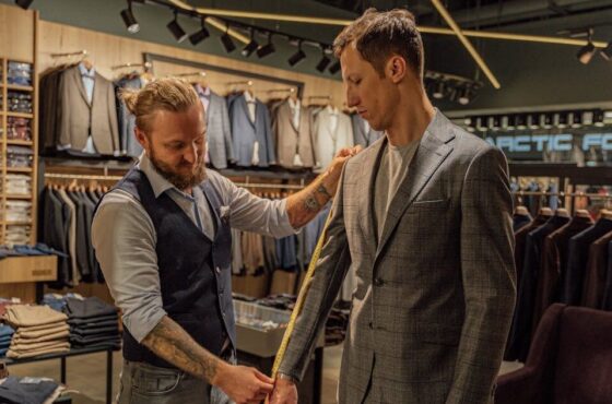 Trajes de novio en Barcelona. Estilo y elegancia para tu gran día