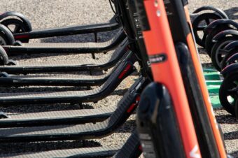 Seguridad y normativa de los patinetes homologados por la DGT