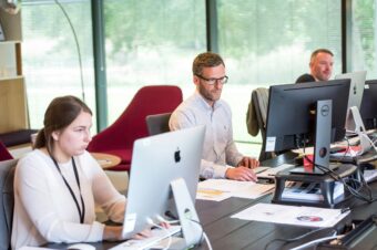 Errores frecuentes al calcular las nóminas y cómo un software inteligente puede evitarlos