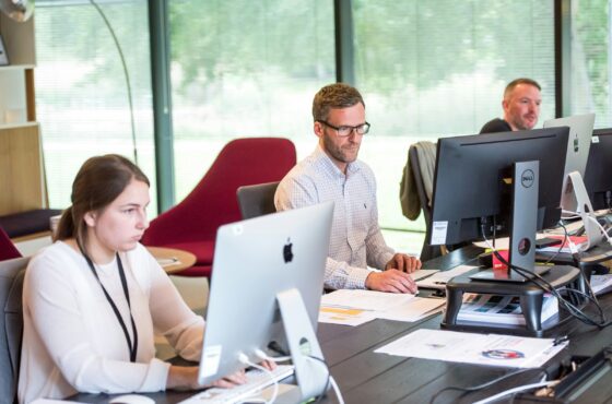 Errores frecuentes al calcular las nóminas y cómo un software inteligente puede evitarlos